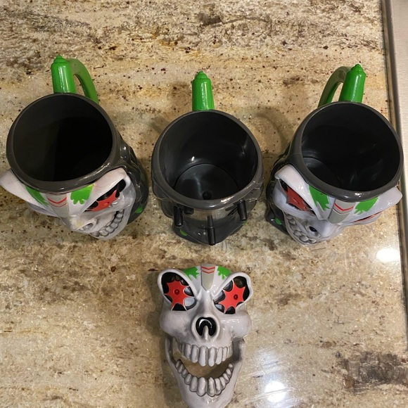 MONSTER JAM GRAVE DIGGER CUP LIGHT UP - Picture 4 of 5